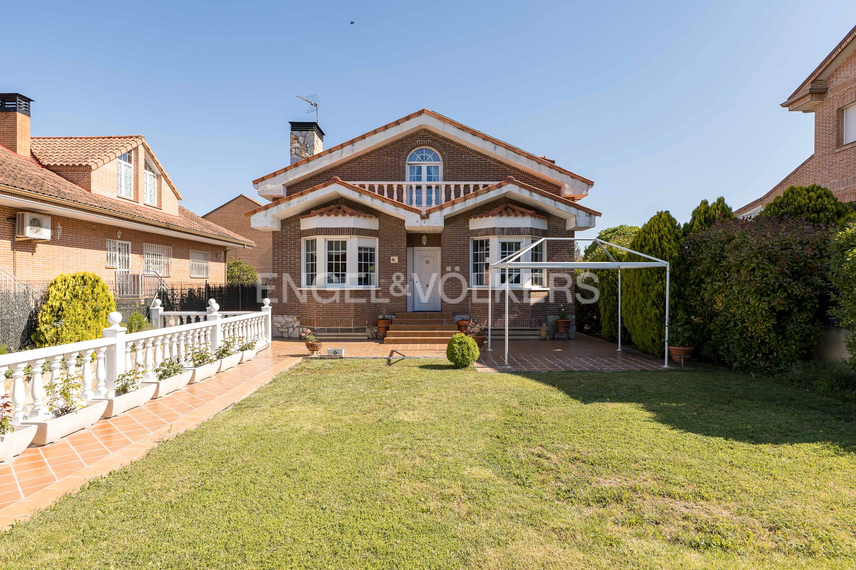 Exterior view of House or chalet for sale in Fuente El Saz de Jarama  with Heating, Private garden and Terrace