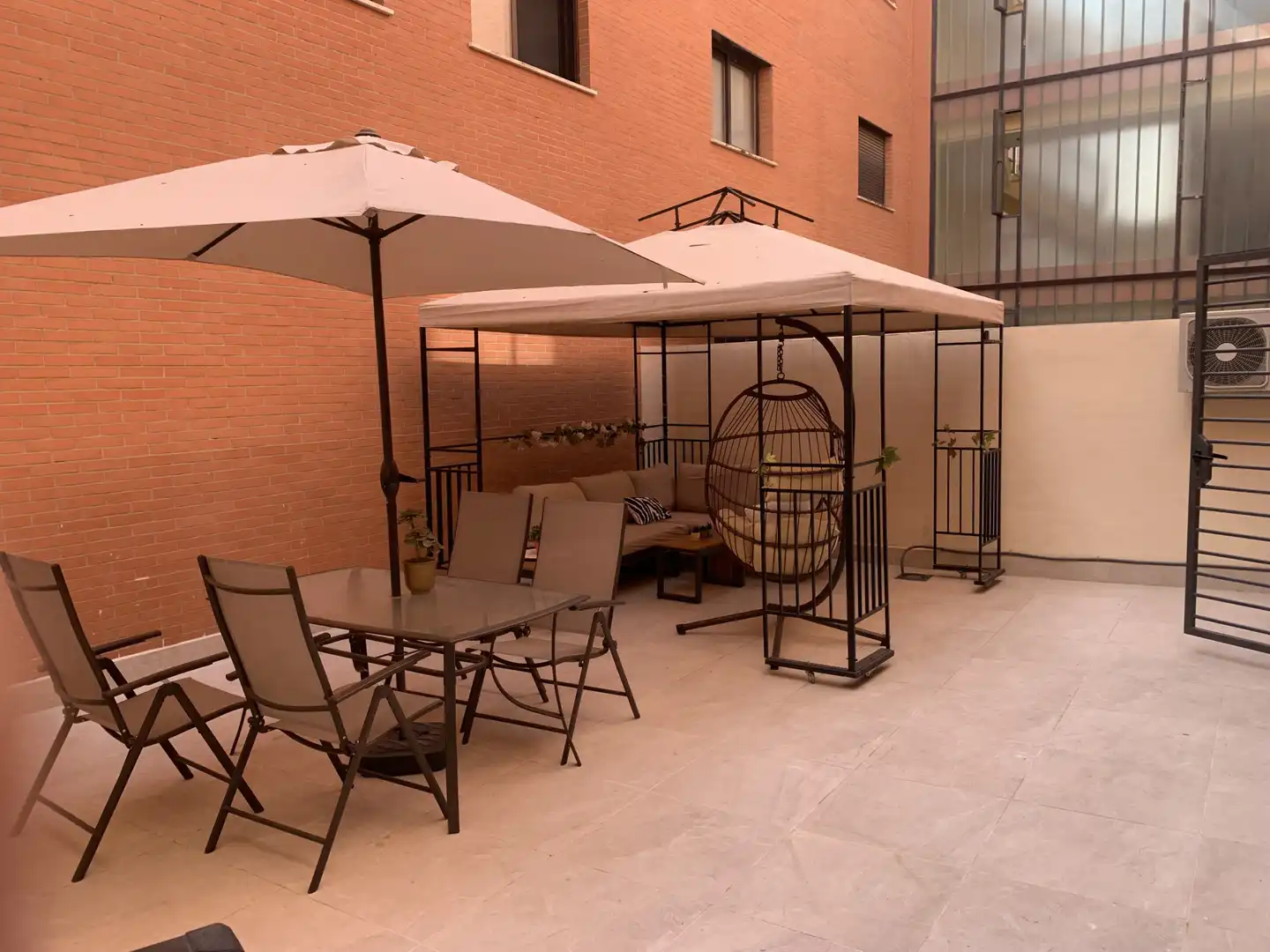 Terrasse von Erdgeschoss zur Miete in Torremolinos mit Klimaanlage, Terrasse und Möbliert