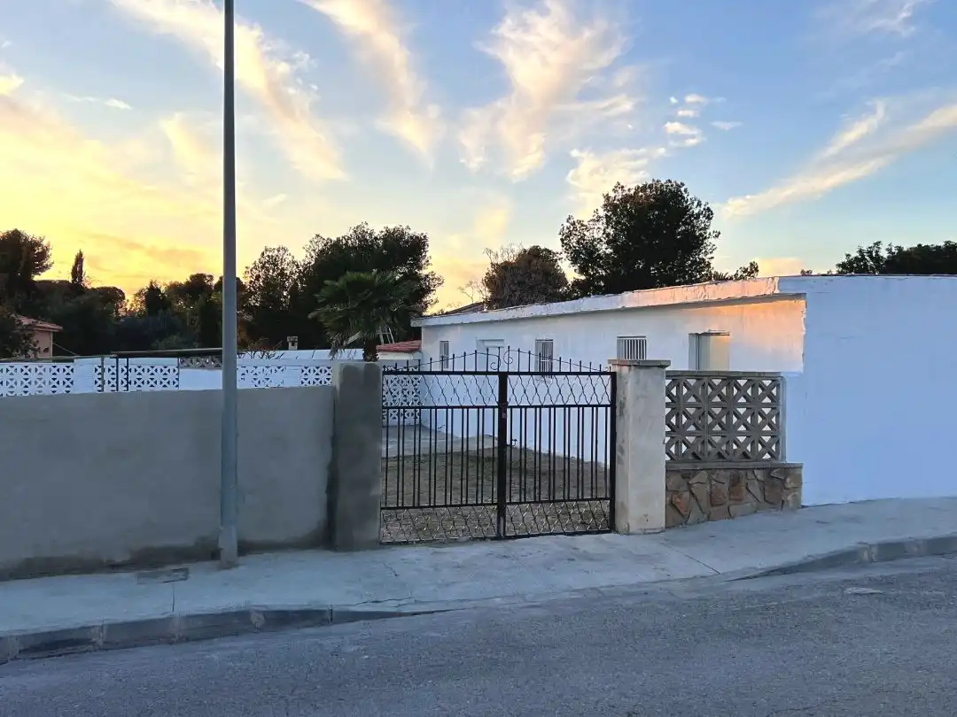 Vista exterior de Residencial en venta en La Pobla de Vallbona