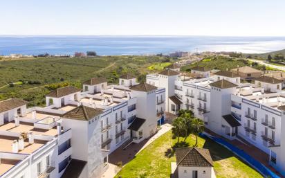 Vista exterior de Planta baixa en venda en Manilva amb Aire condicionat, Terrassa i Piscina comunitària