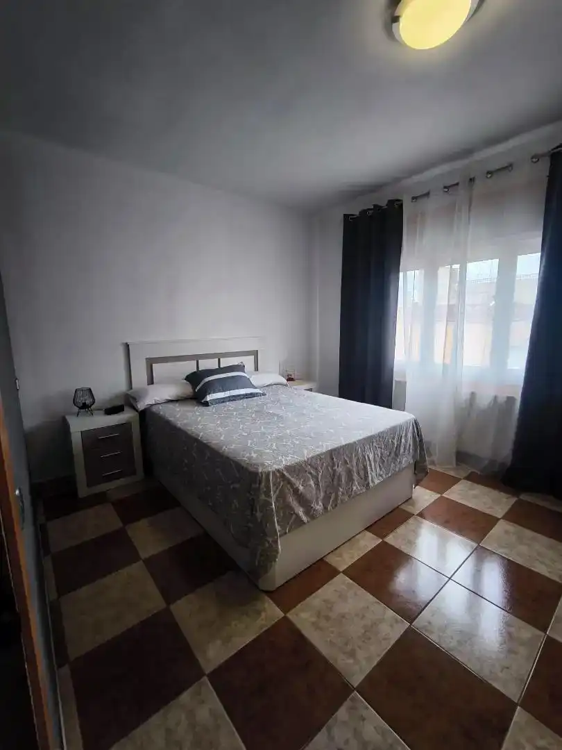 Habitación de Casa adosada en venta en Figueres con Aire acondicionado, Trastero y Horno