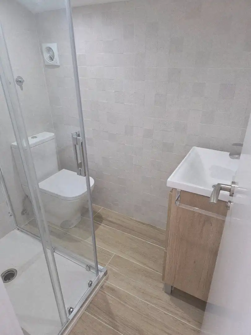 Baño de Estudio de alquiler en Sopela con Calefacción, Amueblado y Horno