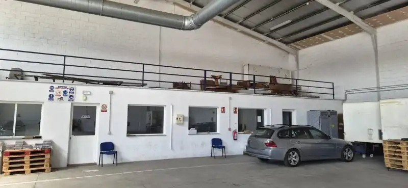 Fabrikhallen zur Miete in Plasencia