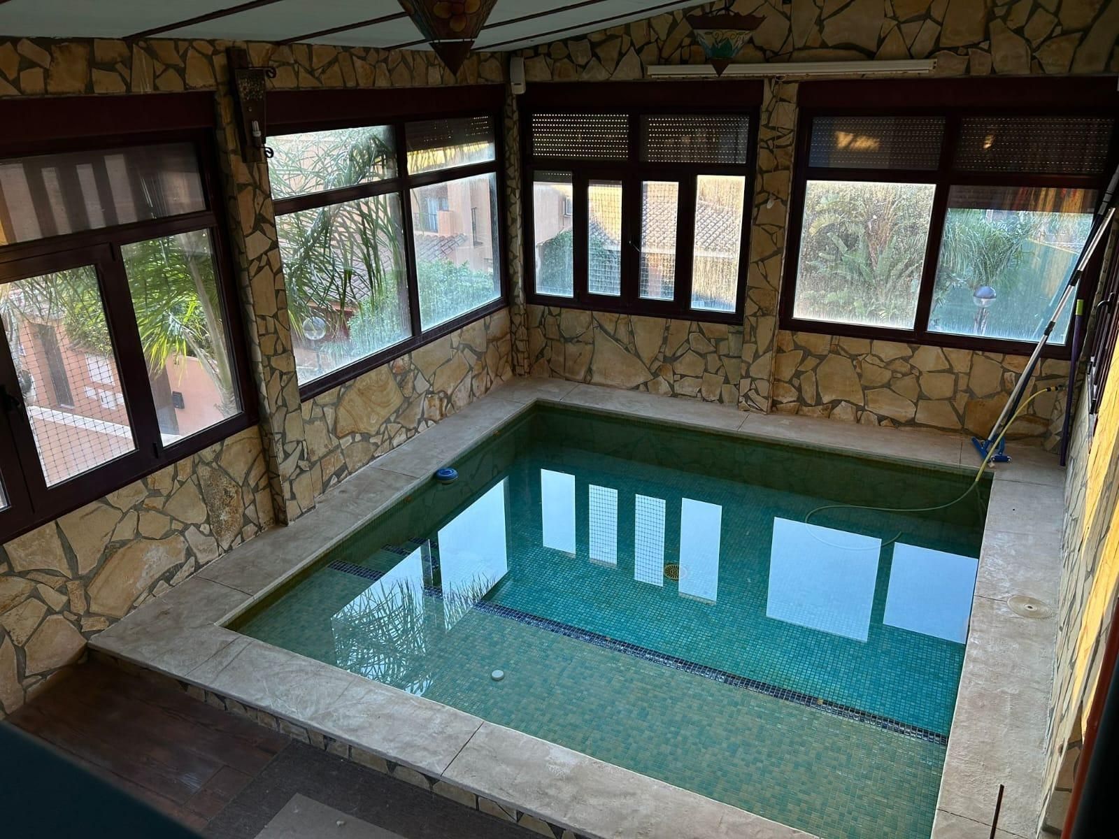 Piscina de Casa adosada en venta en La Línea de la Concepción con Jardín privado, Terraza y Piscina comunitaria