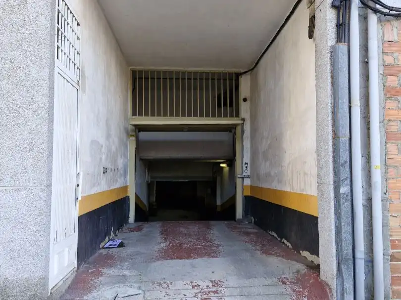 Garage for rent in Ribeira