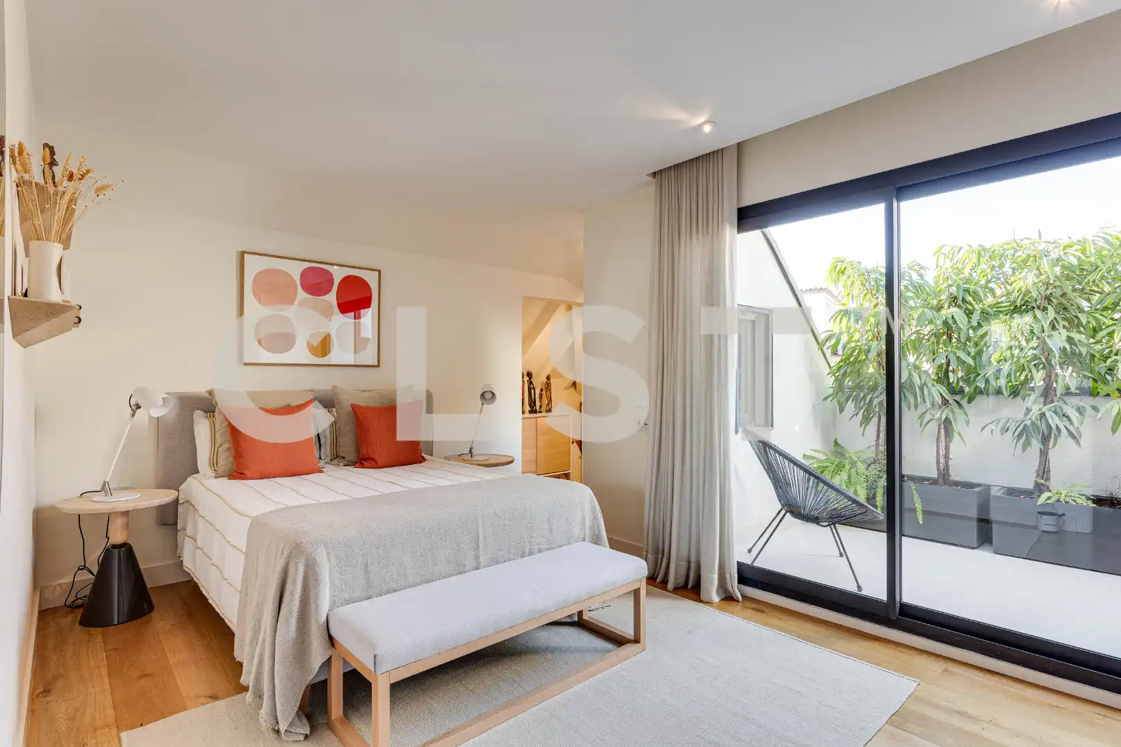 Schlafzimmer von Dachboden zur Miete in Barcelona mit Klimaanlage, Heizung und Parkett