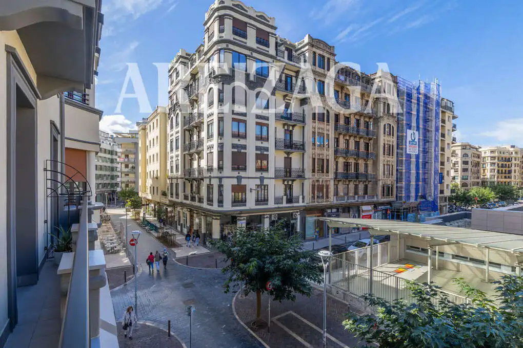 Vista exterior de Piso en venta en Gros
