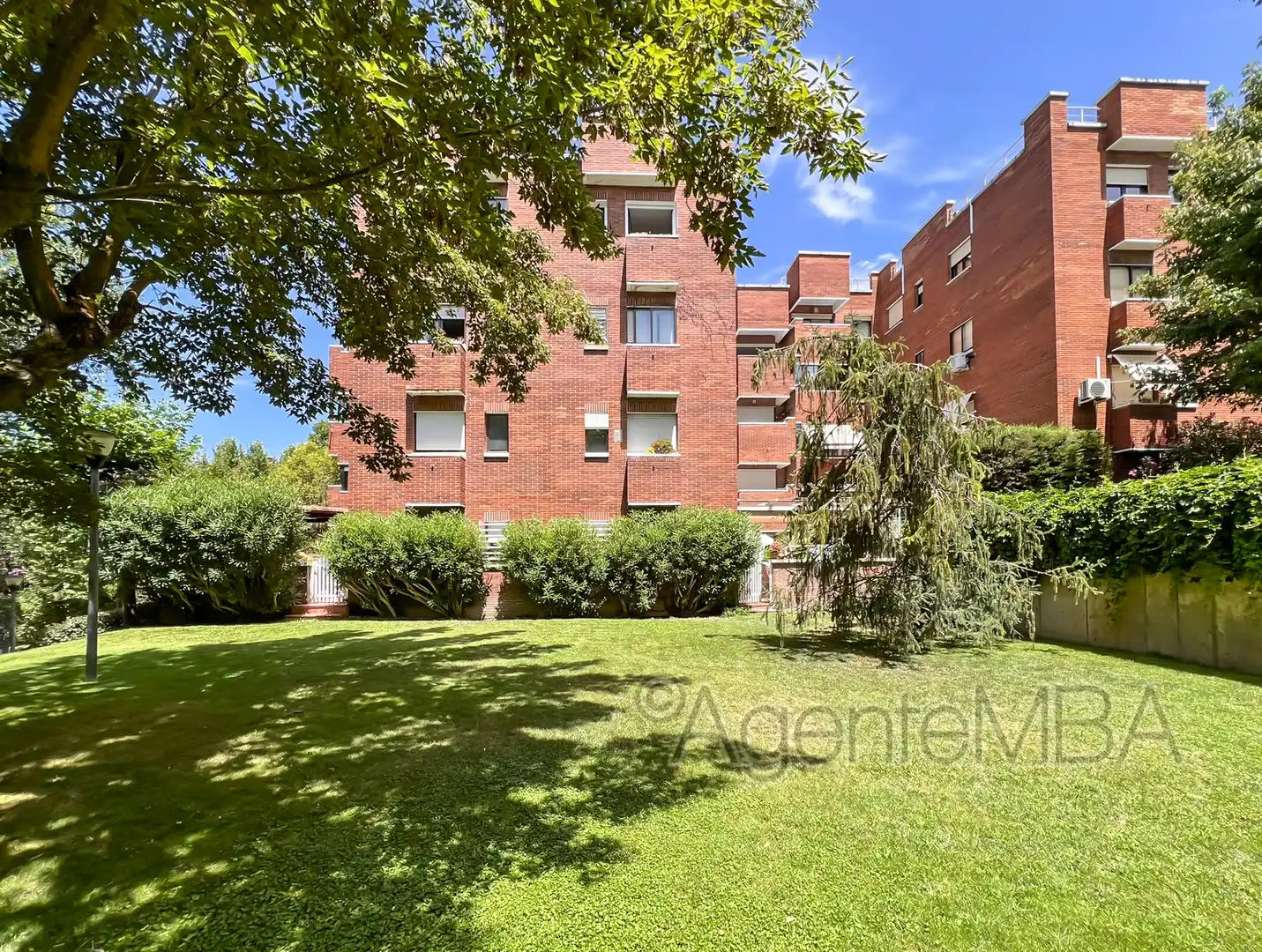 Vista exterior de Pis en venda en Pozuelo de Alarcón amb Calefacció, Parquet i Terrassa