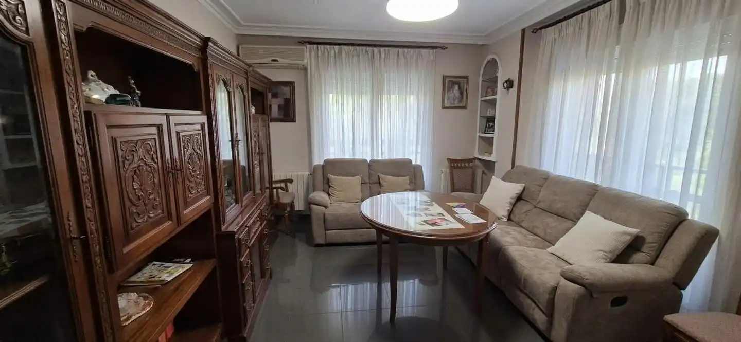 Piso con ascensor en venta en Calle Numancia