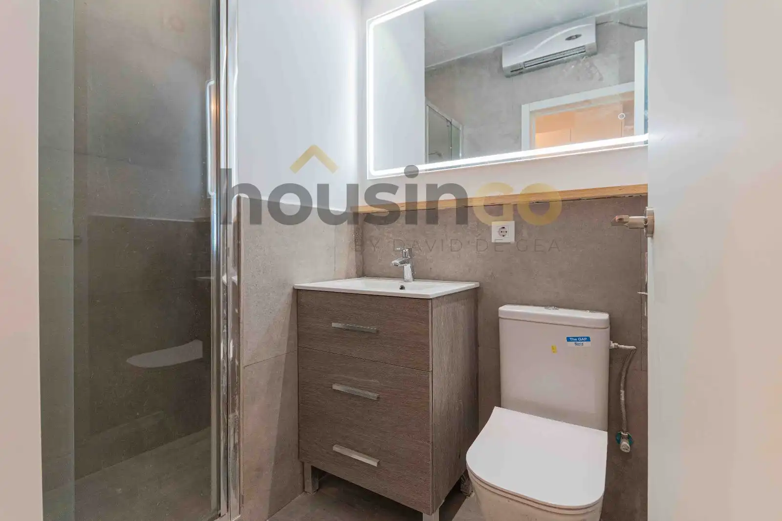 Bathroom of Study for sale in Madrid  with Air Conditioner, Heating and Furnished