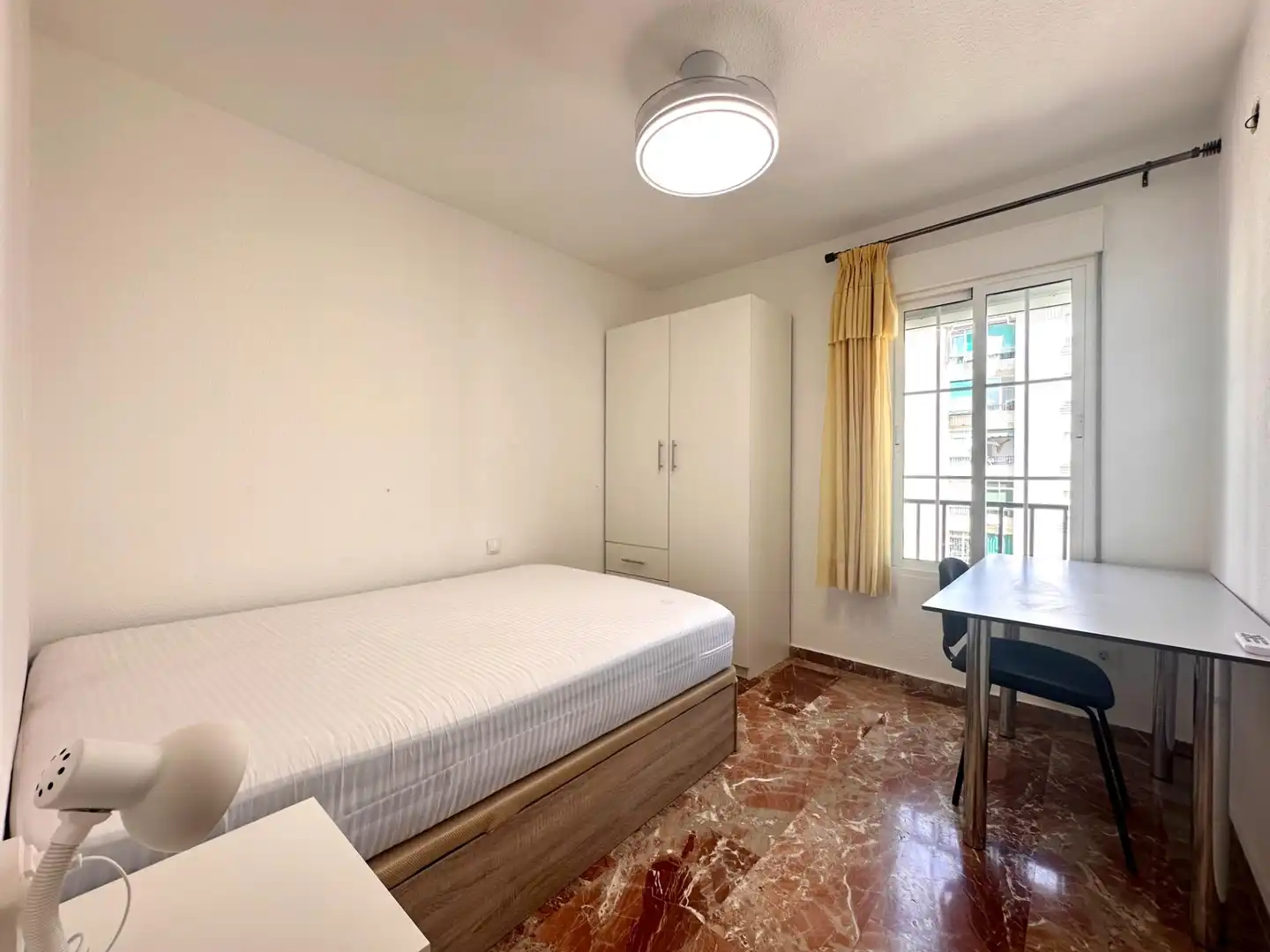Bedroom of Flat for rent in Granada  with Air Conditioner, Heating and Terrace