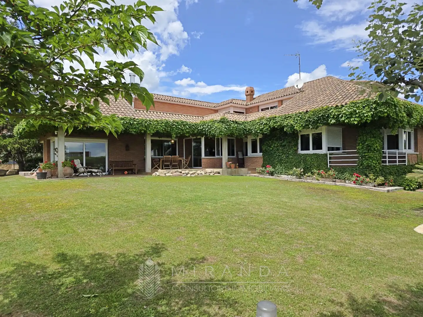 Jardín de Casa o chalet en venta en Canovelles con Aire acondicionado, Calefacción y Jardín privado