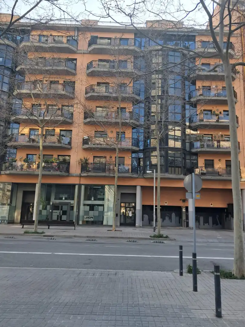 Außenansicht von Wohnung zum Verkauf in  Barcelona Capital mit Heizung, Parkett und Terrasse