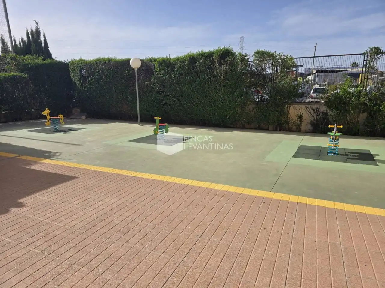 Aparcament de Pis en venda en San Vicente del Raspeig / Sant Vicent del Raspeig amb Moblat, Balcó i Piscina comunitària