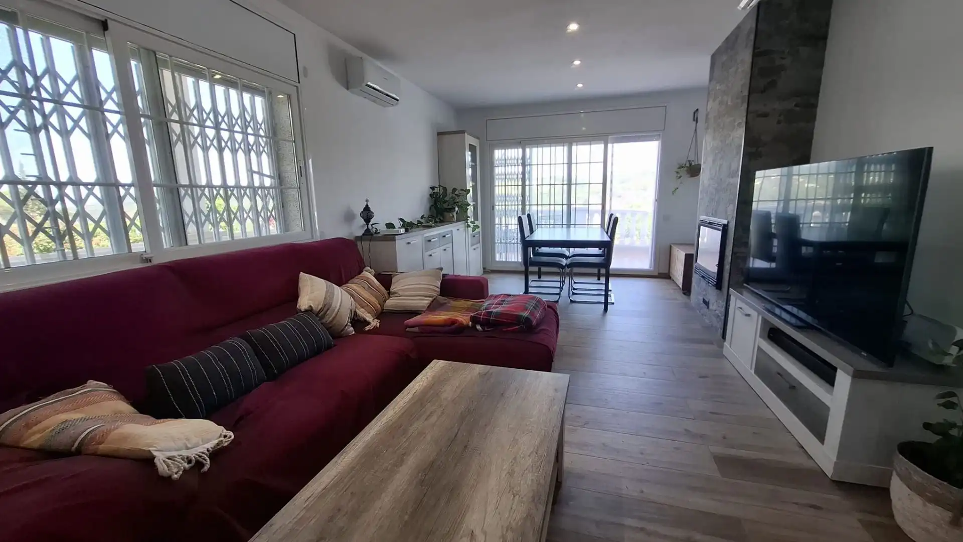 Sala de estar de Casa o chalet en venta en Vallirana con Aire acondicionado, Calefacción y Terraza