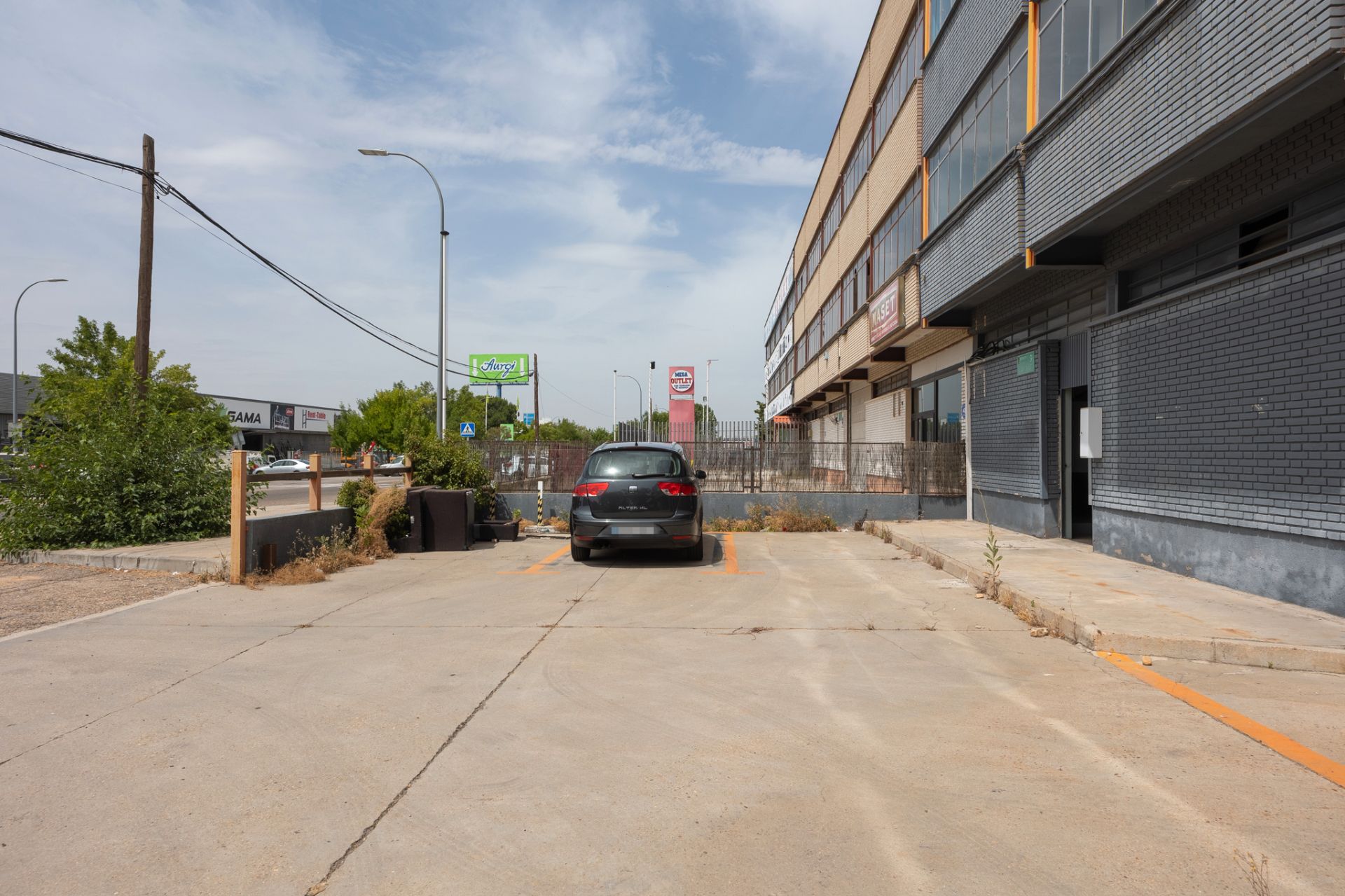 Aparcament de Nau industrial en venda en San Fernando de Henares