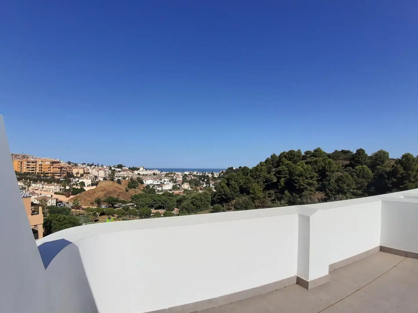 Terraza de Ático de alquiler en Fuengirola con Terraza, Trastero y Jacuzzi