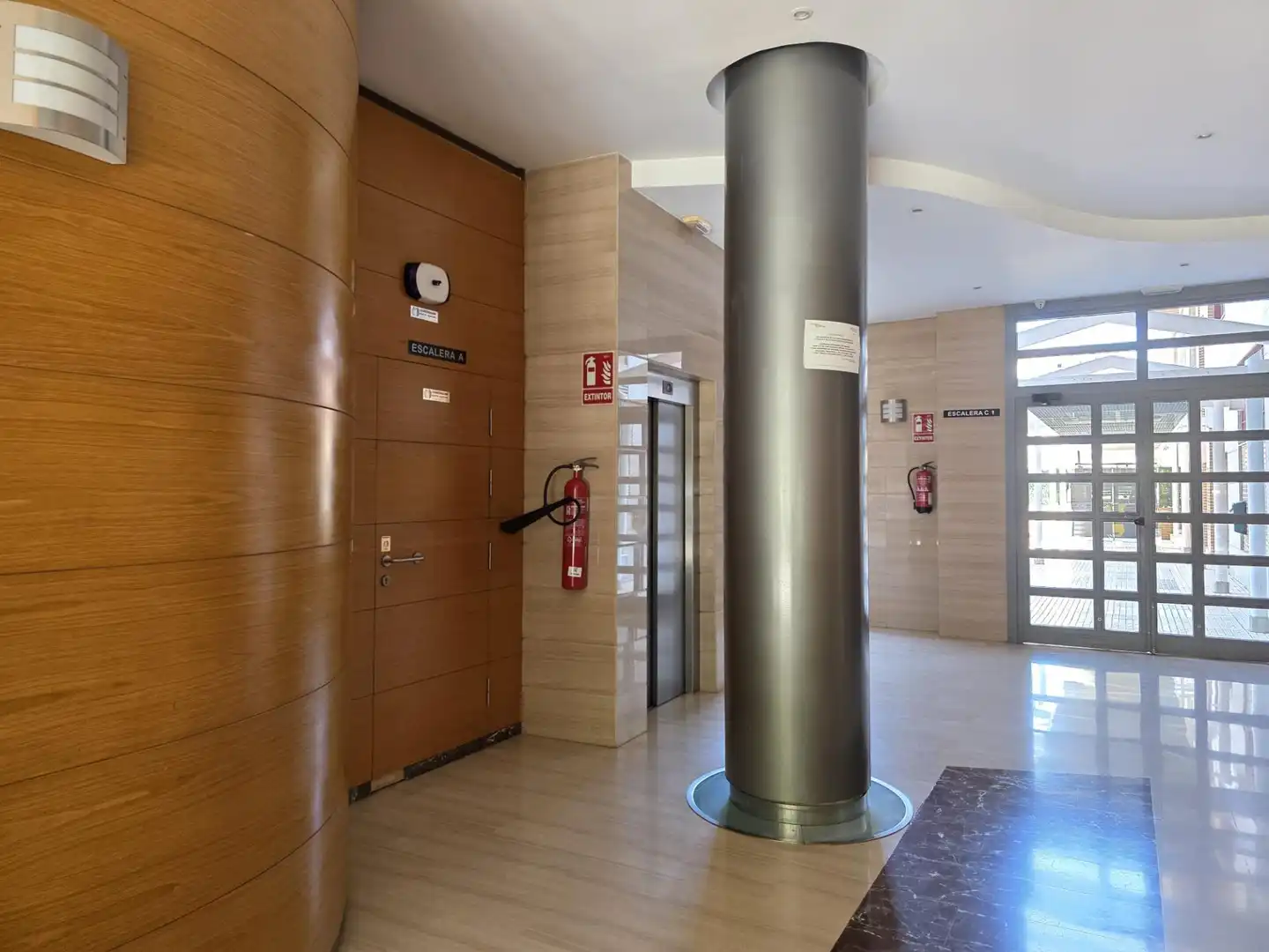 Wohnung zum Verkauf in Valencia mit Klimaanlage, Privatgarten und Terrasse