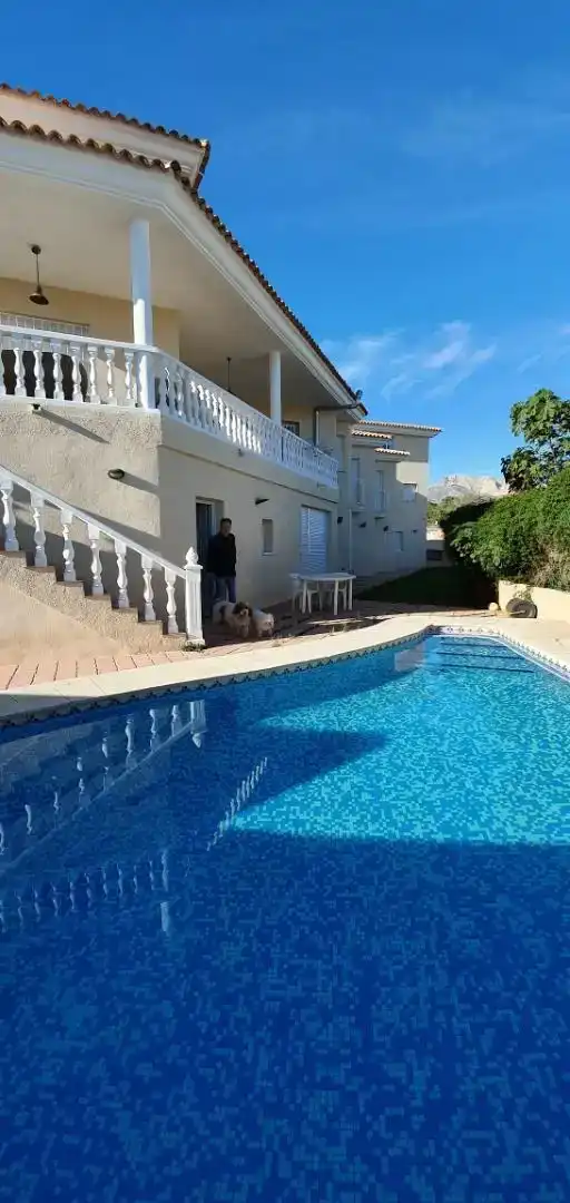 Piscina de Casa o xalet en venda en Pueblo - Urbanizaciones