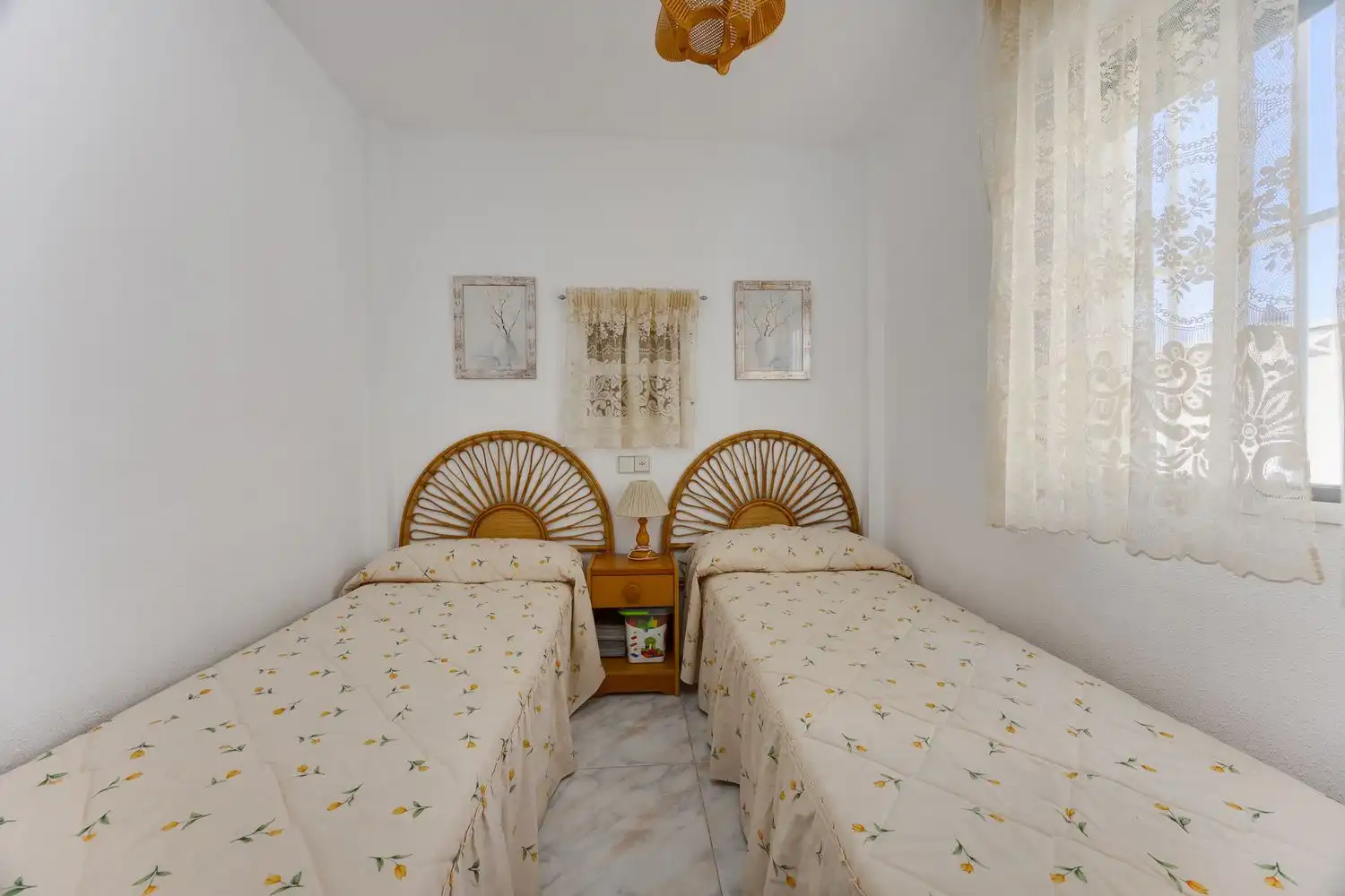 Dormitori de Casa adosada en venda en Torrevieja amb Terrassa, Moblat i Piscina comunitària
