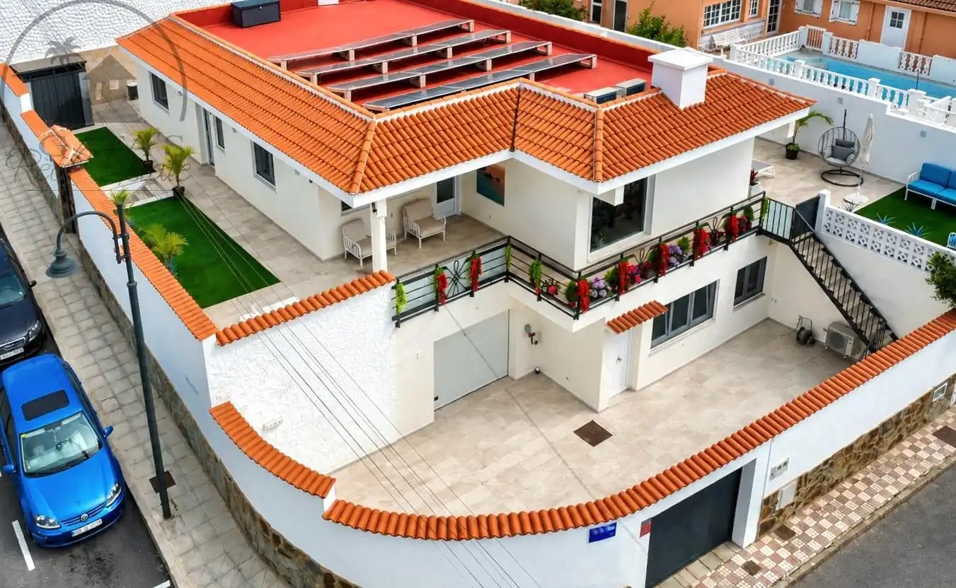 Vista exterior de Casa o chalet en venta en Los Realejos con Aire acondicionado, Jardín privado y Terraza
