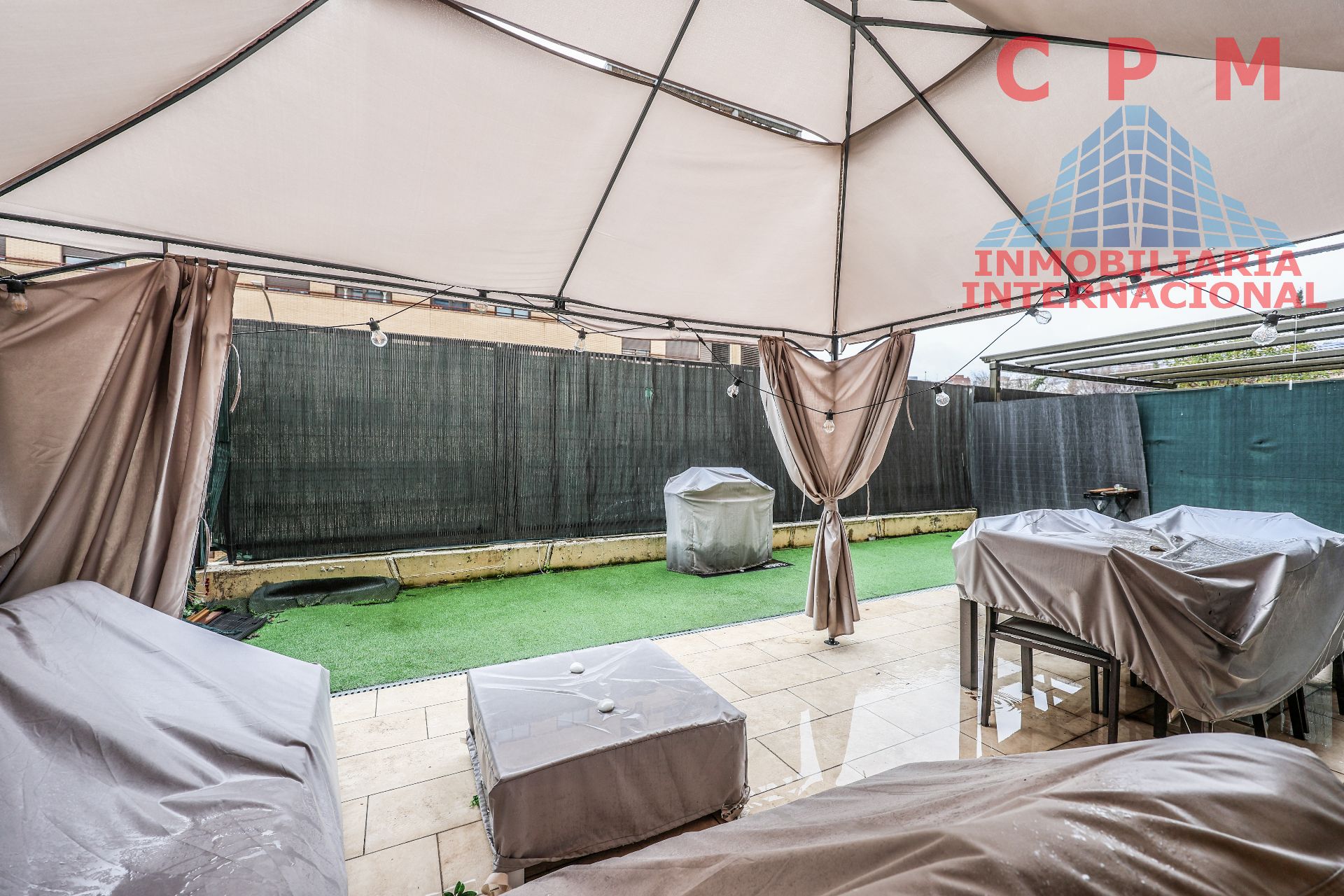 Terrassa de Pis de lloguer en  Madrid Capital amb Aire condicionat, Calefacció i Jardí privat