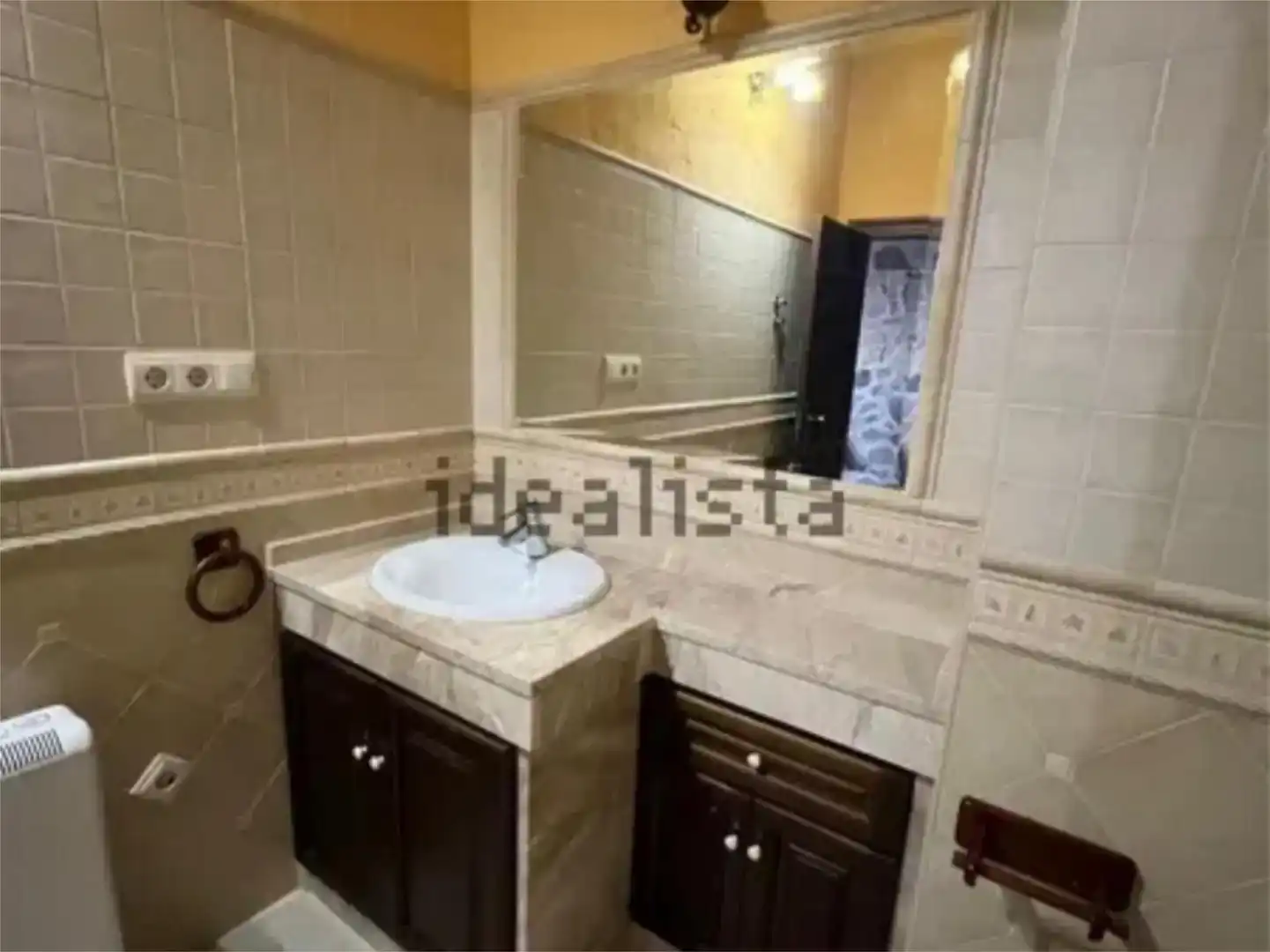Bany de Casa o xalet en venda en Martín Muñoz de la Dehesa amb Aire condicionat, Jardí privat i Parquet