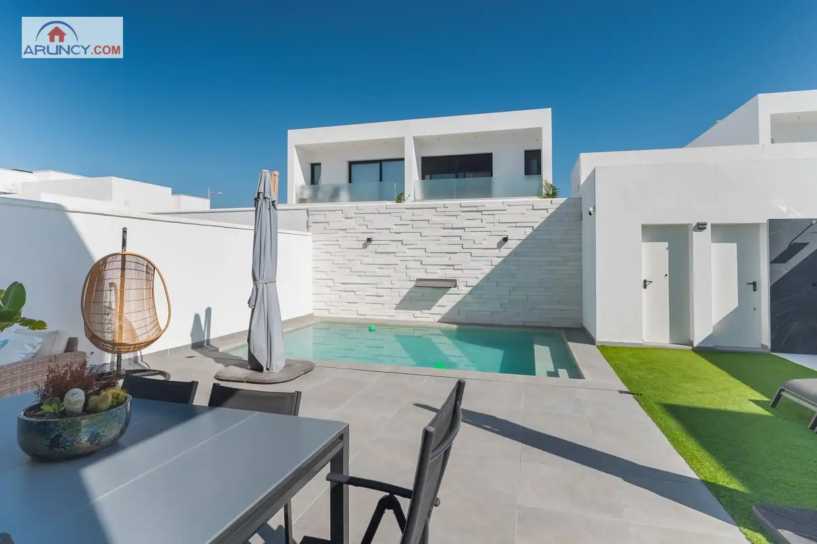 Piscina de Casa adosada en venta en Dos Hermanas con Aire acondicionado, Jardín privado y Terraza