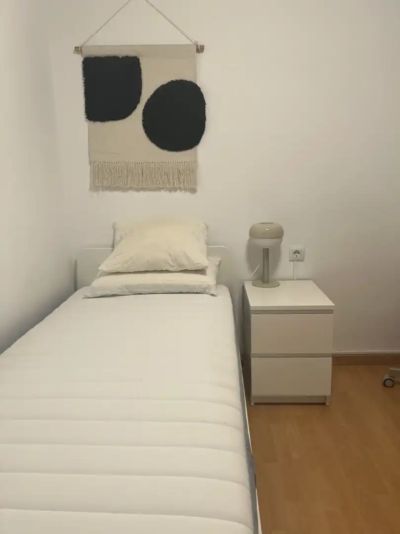 Habitación de Piso de alquiler en Girona con Calefacción, Terraza y Trastero