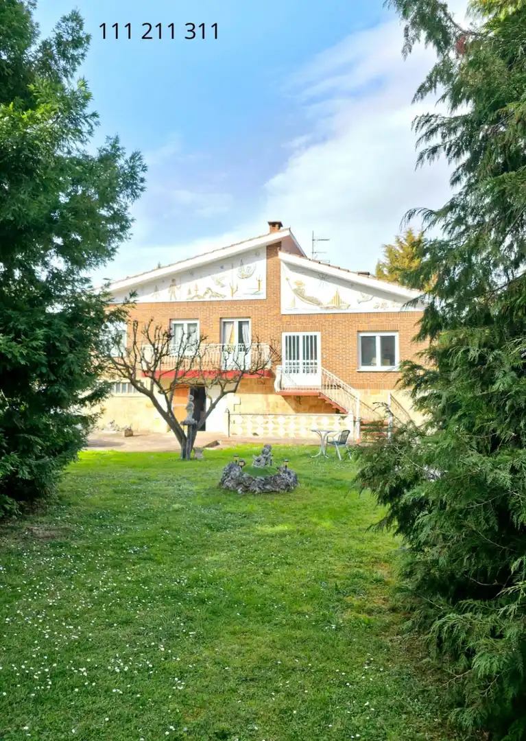 Vista exterior de Casa o xalet en venda en Pomar de Valdivia amb Calefacció, Jardí privat i Terrassa