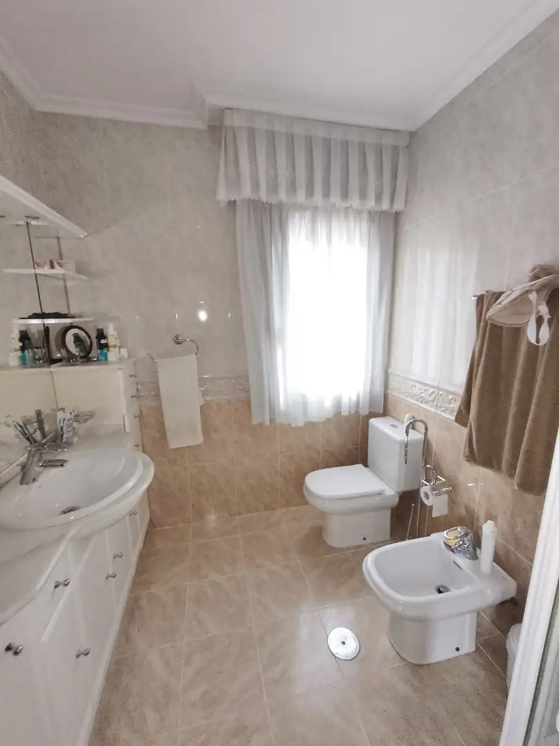 Bathroom of Houses for sale in Ourense Capital   with Heating, Private garden and Parquet flooring
