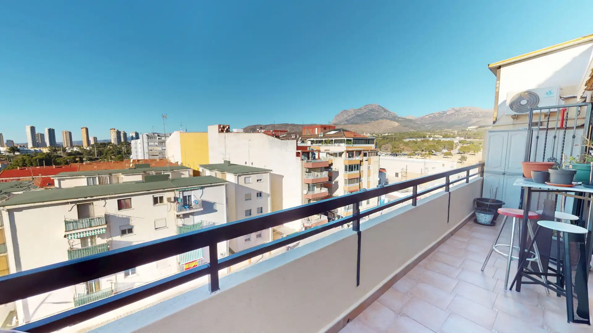 Vista exterior de Ático en venta en Benidorm con Aire acondicionado, Terraza y Trastero