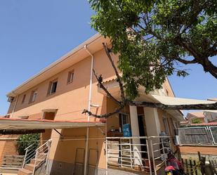 Vista exterior de Casa adosada en venda en Los Santos de la Humosa amb Calefacció, Terrassa i Balcó