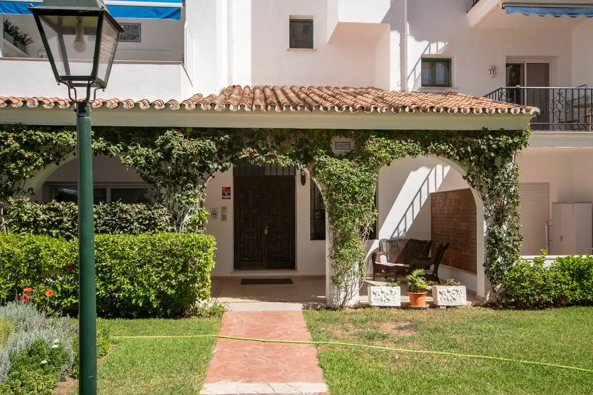 Vista exterior de Piso de alquiler en Marbella con Aire acondicionado, Calefacción y Amueblado