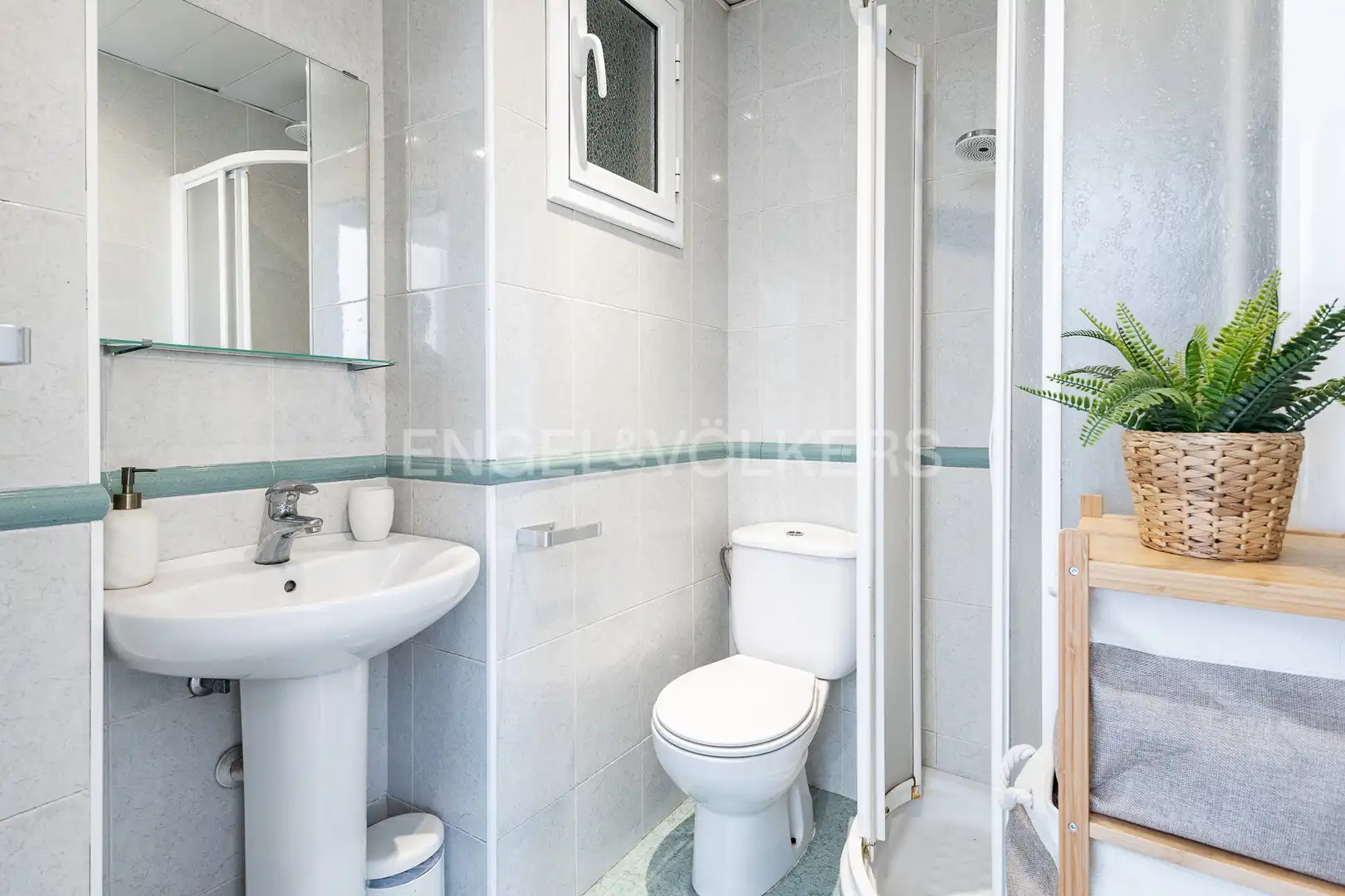 Badezimmer von Wohnung zur Miete in Barcelona mit Heizung, Parkett und Möbliert