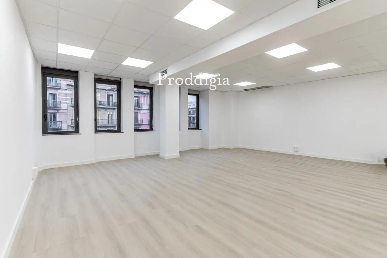 Office for rent in Barcelona  with Air Conditioner, Heating and Alarm