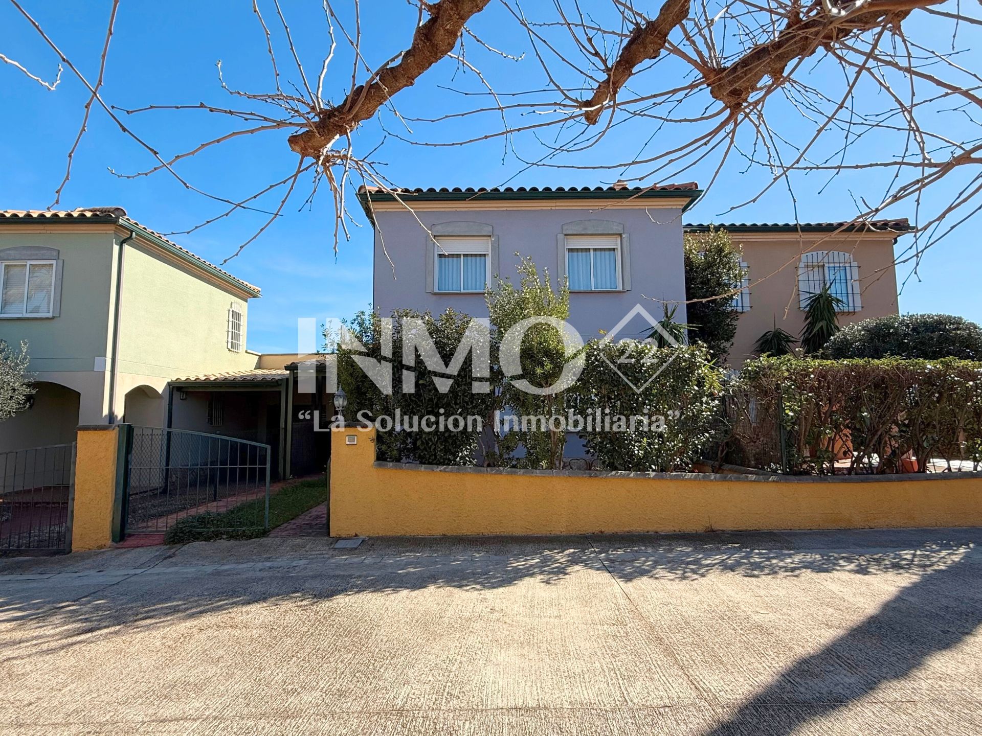 Außenansicht von Einfamilien-Reihenhaus zum Verkauf in Mont-roig del Camp mit Klimaanlage, Heizung und Privatgarten