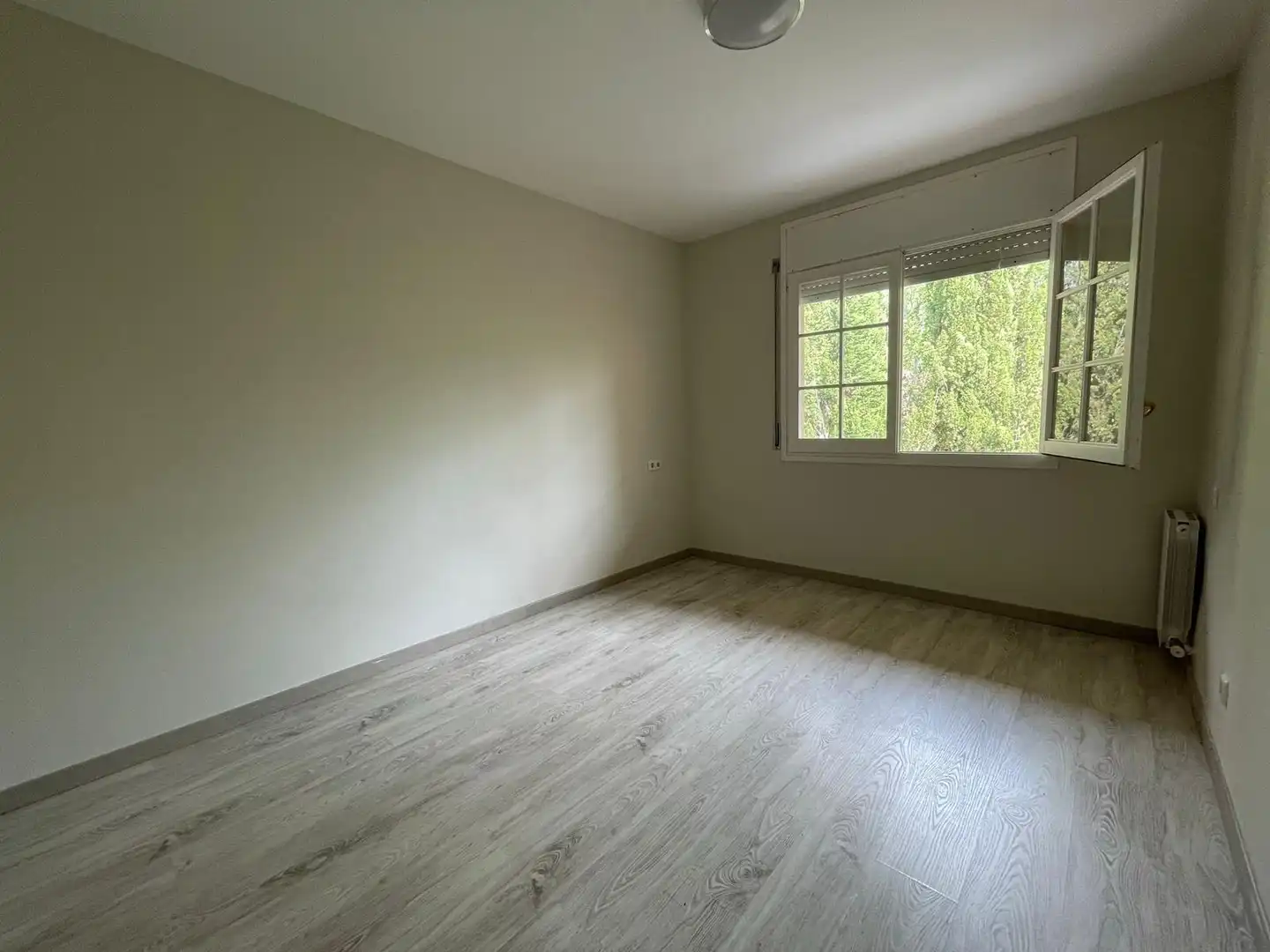 Schlafzimmer von Einfamilien-Reihenhaus zur Miete in Sant Andreu de Llavaneres mit Klimaanlage, Privatgarten und Balkon