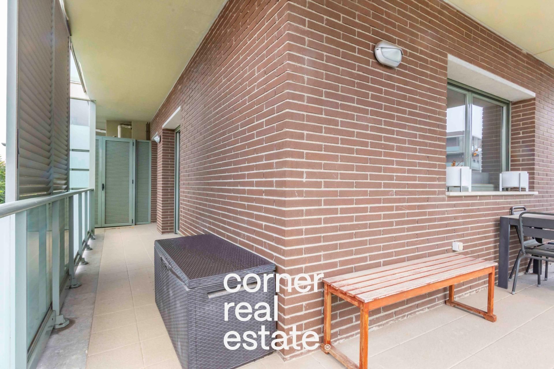 Exterior view of Flat for sale in Sant Cugat del Vallès  with Private garden, Parquet flooring and Terrace