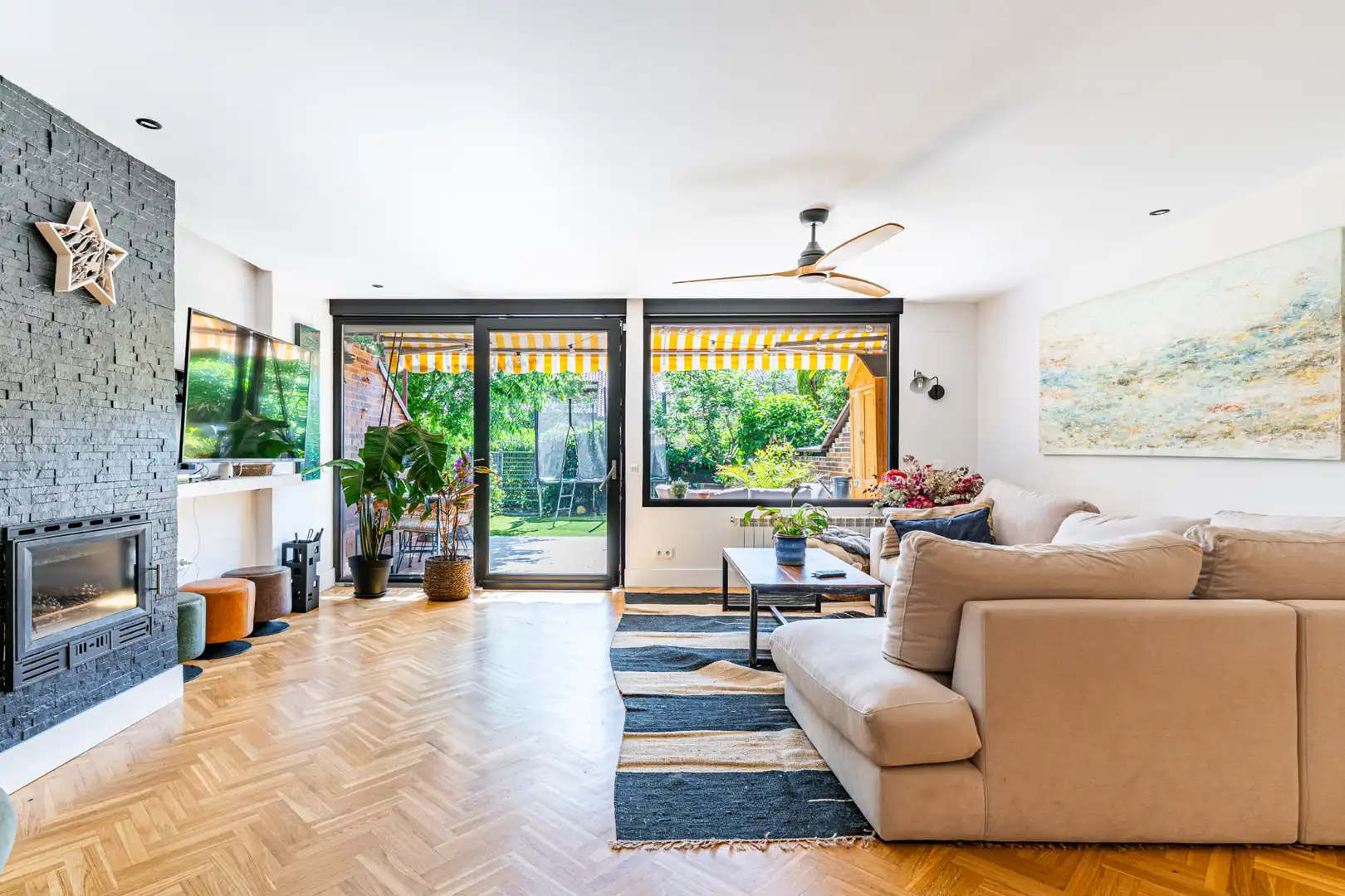 Living room of Detached homes for sale in Majadahonda  with Air Conditioner, Heating and Private garden
