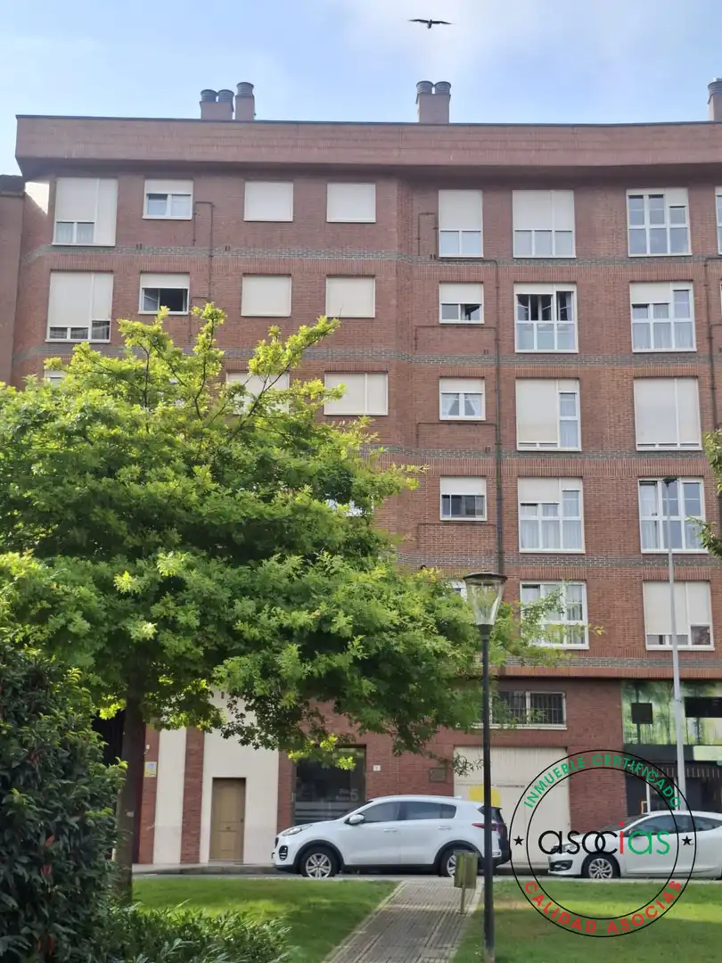 Vista exterior de Piso en venta en Gijón  con Calefacción, Parquet y Trastero
