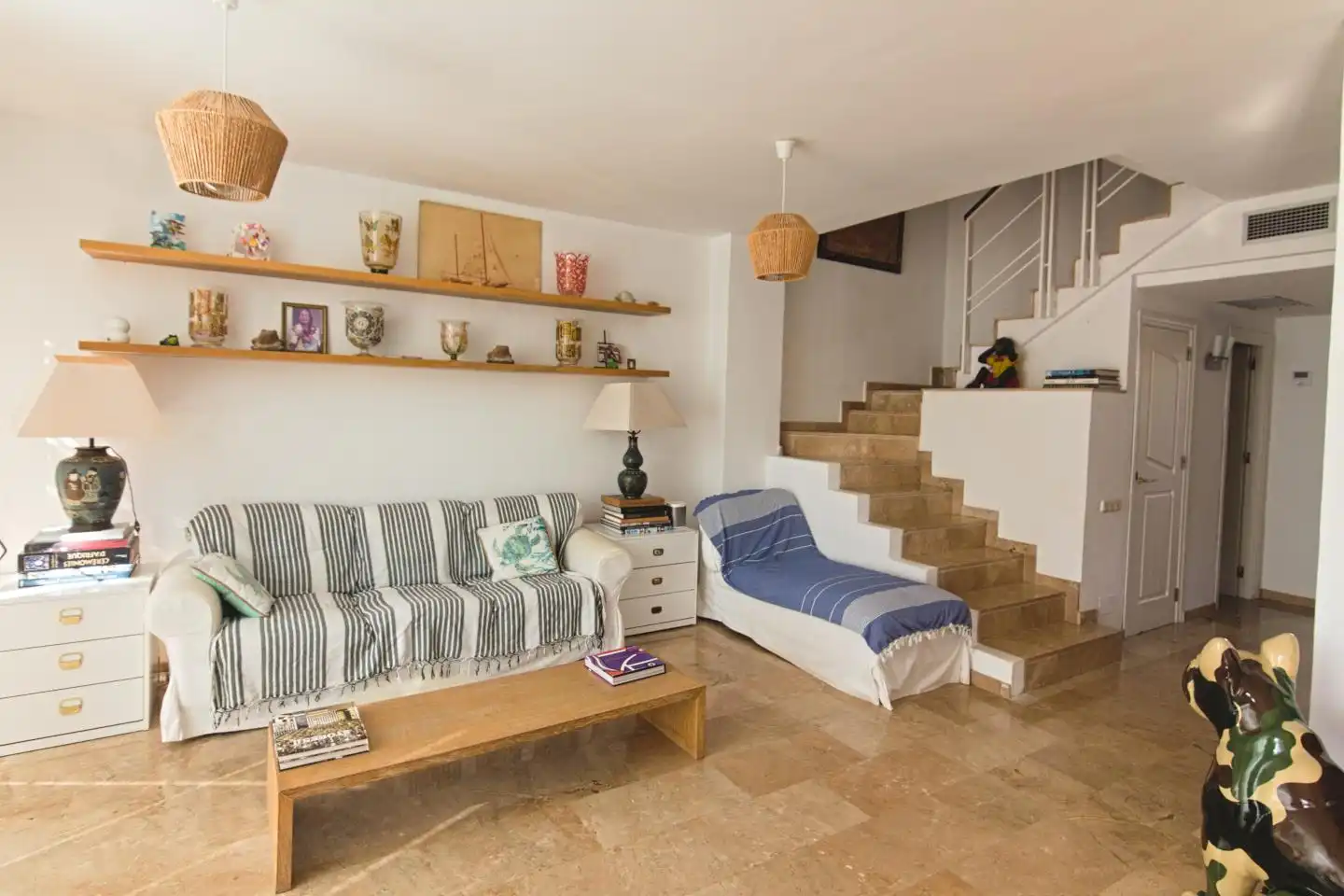 Sala d'estar de Casa adosada en venda en Eivissa amb Aire condicionat, Jardí privat i Terrassa
