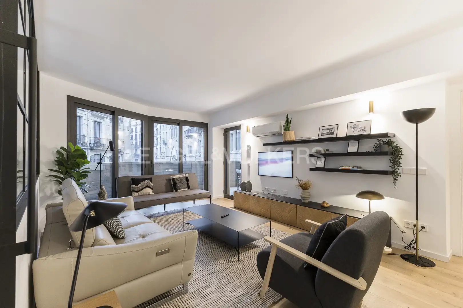 Außenansicht von Wohnung zur Miete in Barcelona mit Klimaanlage, Heizung und Parkett