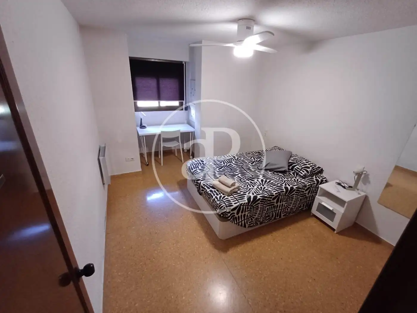 Habitación de Piso de alquiler en Valencia con Aire acondicionado y Amueblado