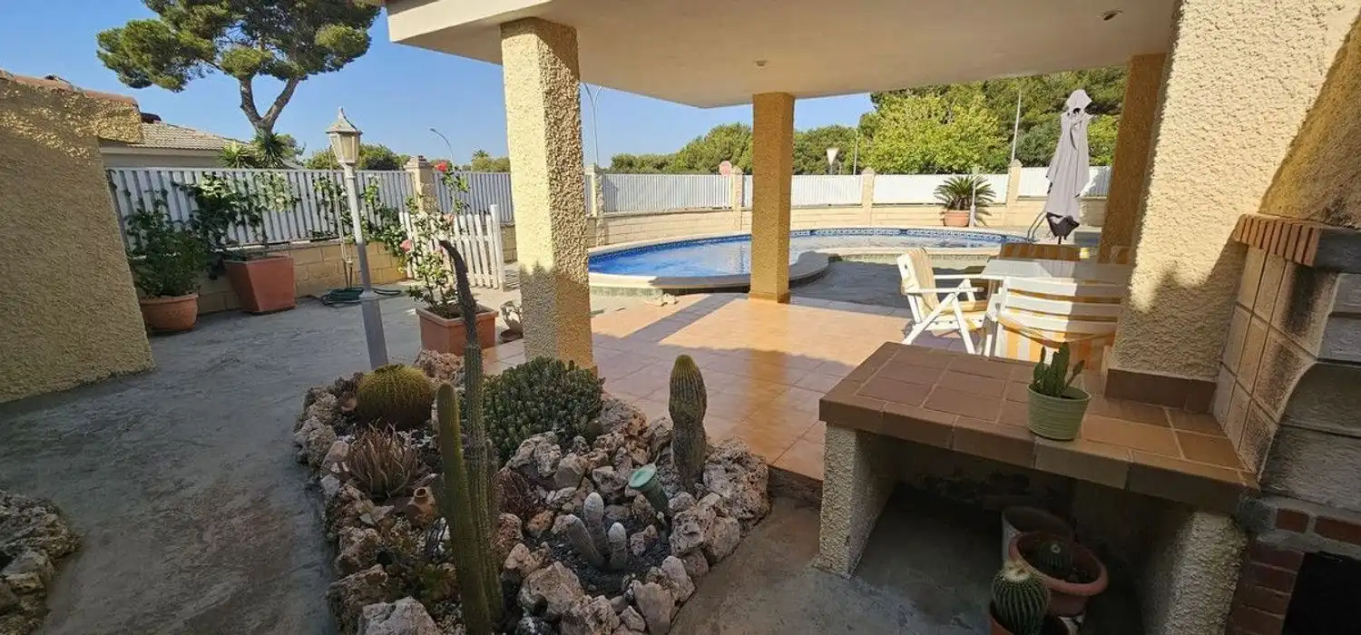 Terrassa de Casa o xalet en venda en Orihuela amb Aire condicionat, Jardí privat i Terrassa