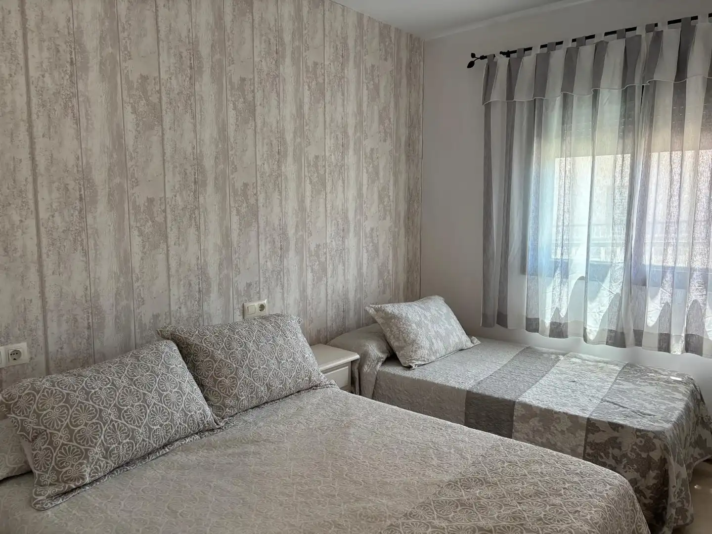 Dormitori de Apartament de lloguer en Estepona amb Aire condicionat, Calefacció i Terrassa