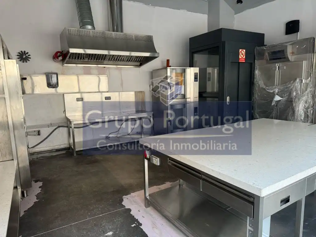 Cocina de Local en traspaso en Alcobendas con Aire acondicionado