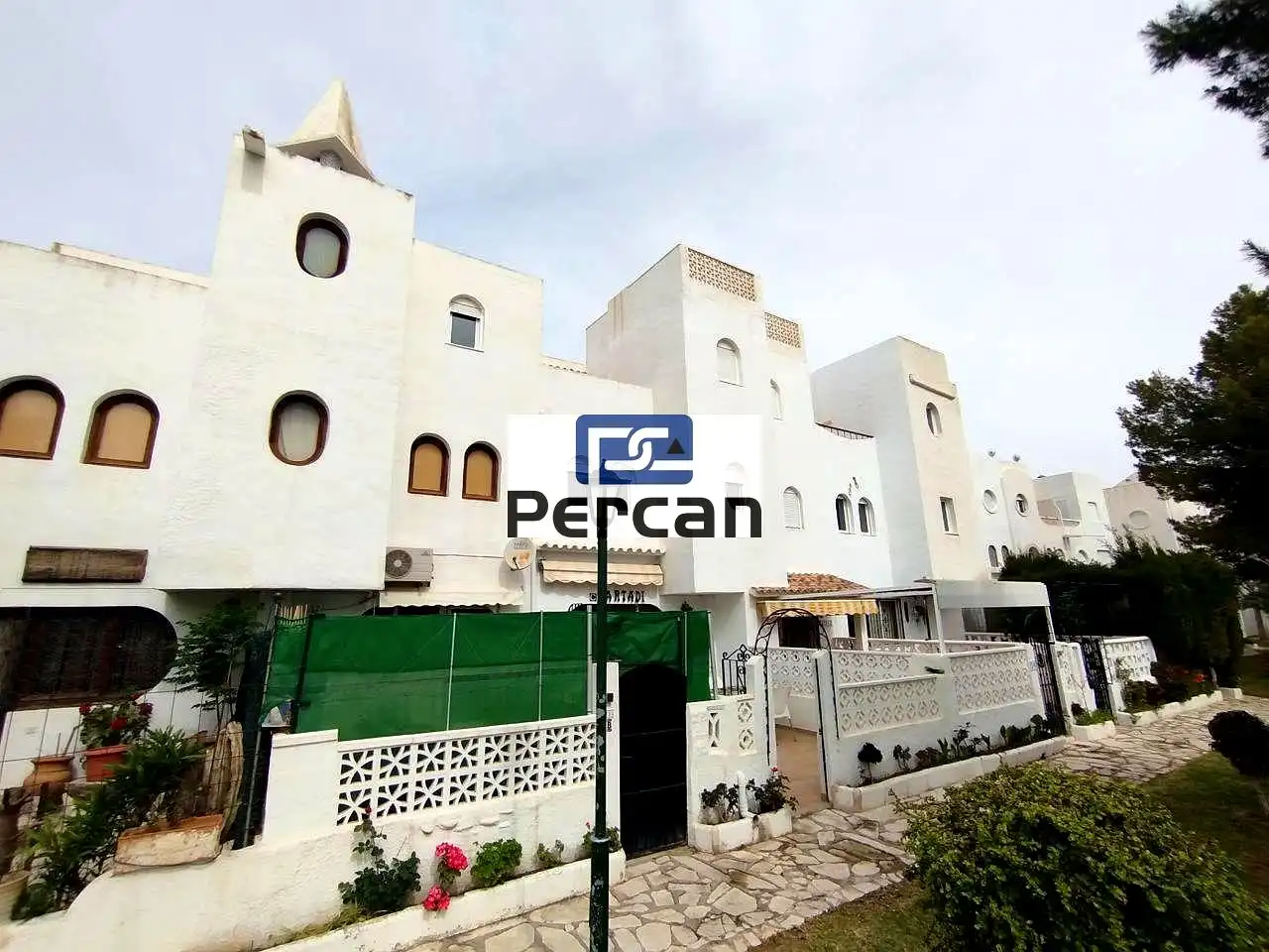 Exterior view of Houses for sale in El Campello  with Air Conditioner, Terrace and Furnished
