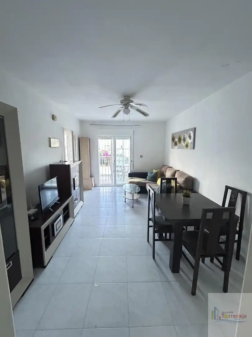 Sala de estar de Casa o chalet en venta en Torrevieja con Calefacción, Terraza y Piscina comunitaria