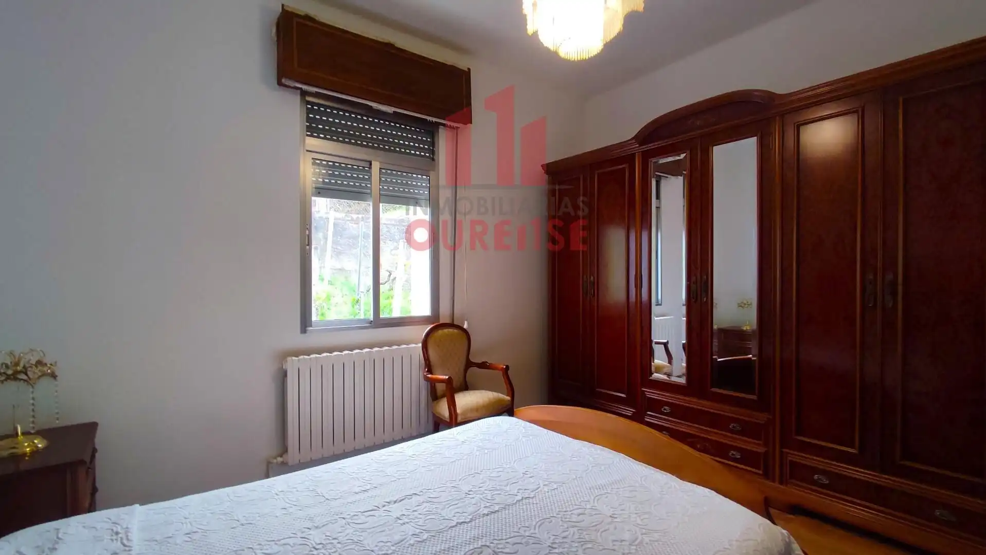 Dormitori de Casa o xalet en venda en Ourense Capital  amb Calefacció i Jardí privat